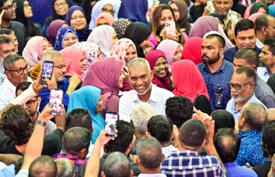 ސަރުކާރުގެ އަށް ކުންފުންޏެއްގެ އެމްޑީންނަށް އަންހެނުން ހަމަޖައްސަނީ