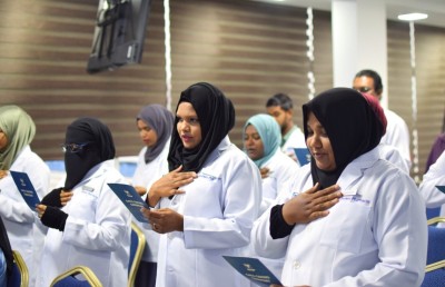 ވިލާ ކޮލެޖުގެ ފާމަސީ ޑިގްރީއަށް ކިޔަވާ ދަރިވަރުން ހުވާކޮށްފި