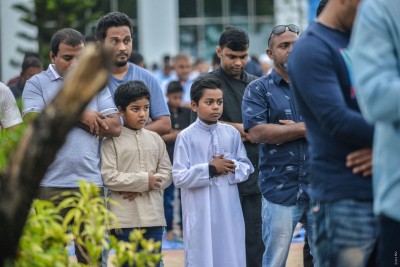 އީދު ނަމާދާއި ހުކުރު ނަމާދުގެ ތެރެއިން ކޮންމެވެސް އެއް ނަމާދެއްގެ ޖަމާއަތަށްދާން އިލްތިމާސްކޮށްފި