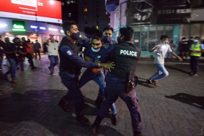 ރޭގެ މުޒާހަރާއިން ހައްޔަރުކުރި މީހުން ދޫކޮށްލަން ކޯޓުން އަމުރުކޮށްފި