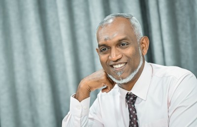 ޑރ. މުއިއްޒުގެ ރިޔާސީ ދަތުރު: ހިތްވަރާއި ކެރުމާއި ވަރުގަދަ އަޒުމެއްގެ ނަމޫނާ!