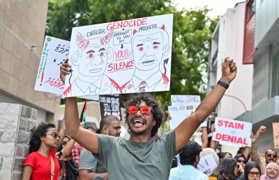 މުޒާހަރާގެ ބައިވެރިންނާ އެކު މިނިސްޓަރު ޒަމީރު ވެސް ގޮވާލެއްވީ ހަމަލާތައް ވަގުތުން ހުއްޓާލަން