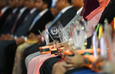 އޯލެވެލް/އޭލެވެލް ގަދަ 10 ހޮވުން ހުއްޓާލަންޖެހޭ: މިނިސްޓަރު