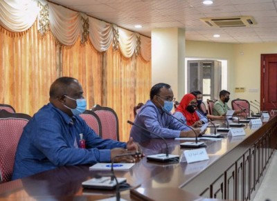 އާންމު ސިއްހަތުގެ ނިޒާމު ދަނީ މަޑުމަޑުން ފެއިލްވަމުން: ކުރީގެ މުވައްޒަފުން