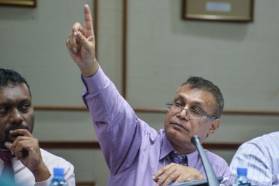 މަޖިލިސް ރައީސް އަނގަގަދަކުރައްވާތީ ޝަރީފް ރަތަށް