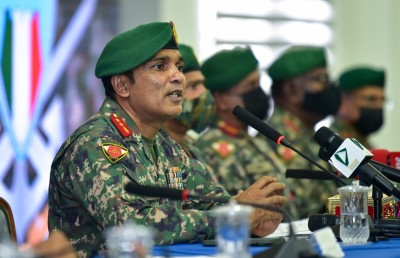 ރިޝްވަތުގެ ތުހުމަތާ އެކު ޖެނެރަލުންް ހިތްފަޅައިގެން!