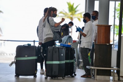 އަށް ރިސޯޓަކުން 12 މުވައްޒަފަކާ ހަ ފަތުރުވެރިއަކު ޕޮޒިޓިވް