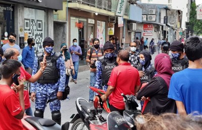 އިދިކޮޅު މުޒާހަރާ: ނިމާލާ އެކު ހަތަރު މީހަކު ފުލުހުންގެ ބެލުމުގެ ދަށަށް