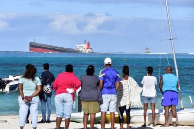 މޮރިޝަސް ކައިރިން ފަރަށް އެރި ބޯޓު ދެބުރި ވެދާނެކަމުގެ ބިރުހީވެއްޖެ