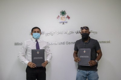 ހިރިލަންދޫ އަދި އޮމަދޫ ފުޓްސަލް ދަނޑުގެ މަސައްކަތް ބަޔަކާ ހަވާލުކޮށްދި