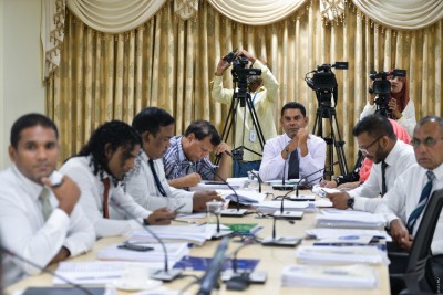 ކޮވިޑްގެ ކޮރަޕްޝަންތަކާ ގުޅޭ ރިޕޯޓް މާލިއްޔަތު ކޮމެޓީން ދިރާސާ ކުރަނީ