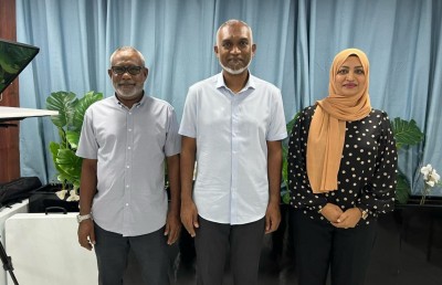 އައިޝާ އިސްވެ ހުންނަވައިގެން ޖޭޕީގެ ޓީމެއް ރައީސް މުއިއްޒުގެ އަރިހަށް!
