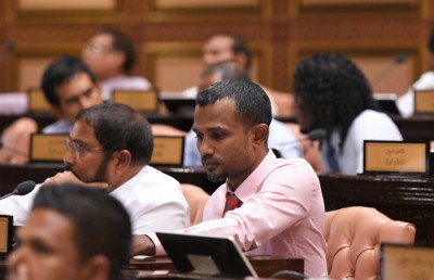އިންޑިއާގެ ތާއީދު ހޯދަން މަޖިލީހުގައި މި ކުޅެނީ ޑްރާމާއެއް: ޓޮމް
