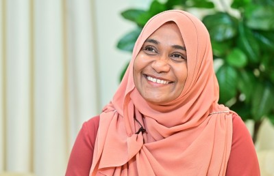 ފަސްޓްލޭޑީ ސާޖިދާ ހުންނަވާނީ ނޯ-ޕޭގައި، ހިދުމަތްކުރަން ސީއެސްސީއާއެކު ކޮންޓްރެކްޓެއް ހަދަނީ