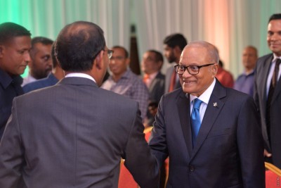 ދެ ރައީސުން އަރައިރުމަކަށް، މައުމޫން ވެސް ރައްދުދެއްވައިފި