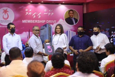 ނާޒިމާއާ އެކު އިތުރު ބަޔަކު ޕީޕީއެމްއަށް ސޮއިކޮށްފި