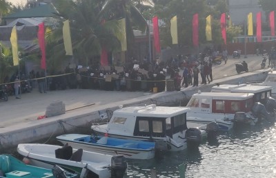 މަޑުއްވަރީގައި ހިންގި ހަމަނުޖެހުމުގައި 10 މީހަކު ހައްޔަރުކޮށްފި