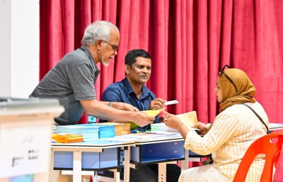 ޑިމޮކްރެޓްސްގެ އެތެރޭގެ ފުރަތަމަ އިންތިހާބުގެ ނަތީޖާ އިއުލާން ނުކުރެވި ދިގުލަަނީ!