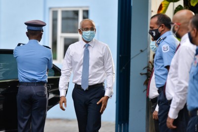 ރައީސްގެ ހަށިކޮޅުގައި ހުޅު ޖަހަން ގޮވި މައްސަލައެއް ބަލަނީ