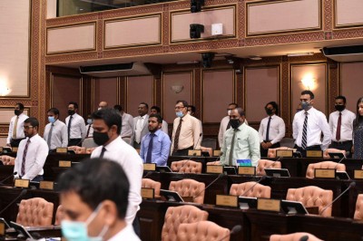 ހުސެއިން މުހައްމަދުގެ ހަނދާނުގައި މަޖިލީހުގައި ސުކޫތެއް ގެނެސްފި