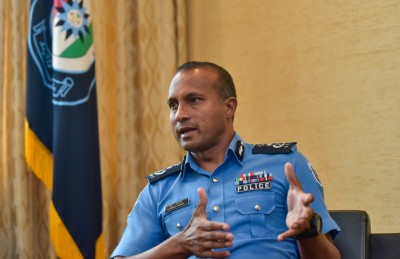 އިނާމެއް ދެންޏާ އެންމެ ހައްގީ ޑްރަގްތައް އަތުލައިގަތް ފުލުހުންނަށް: ކޮމިޝަނަރު