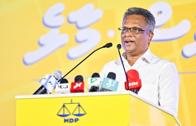 ގޯއްޗާއި ފްލެޓް ލިބުނު މީހުން މަގުމަތިވިޔަކަ ނުދޭނަން: އާޒިމް