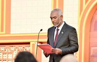 ސިޔާސީގޮތުން ބަތްކައްކާ ކުޅުން ހުއްޓާލާ، ގައުމަށް ހިންދެމިލުމަށް ފުރުސަތު ލިބެން ޖެހޭ!