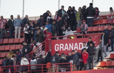 ދަނޑުގައި ސަޕޯޓަރަކު ހިތް ހުއްޓި މަރުވުމުން ގްރަނާޑާގެ މެޗު ހުއްޓާލައިފި