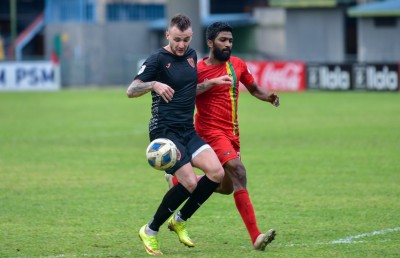 އަޔާގެ ގޯލުން ދަ ގްރާންޑޭ އިން އީގަލްސްއާ އެއްވަރުކޮށްފި