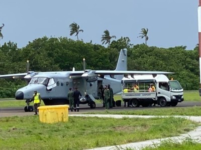 އިންޑިއާ އަސްކަރިއްޔާގެ ދެ ބޯޓެއް ހަނިމާދޫ އެއާޕޯޓުގައި ޖައްސައިފި