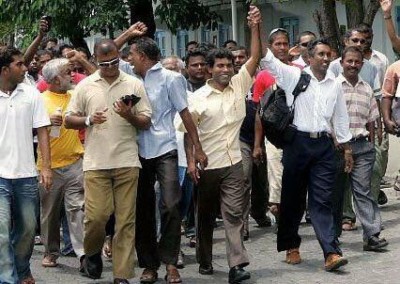 ވަޒީރުންނަށް ނަޝީދު ނުފޫޒު ފޯރުވާކަމަށް ބުނެ އެކަން ހުއްޓުވަން ފިޔަވަޅު ކޮމެޓީގެ ނައިބު އެދިއްޖެ
