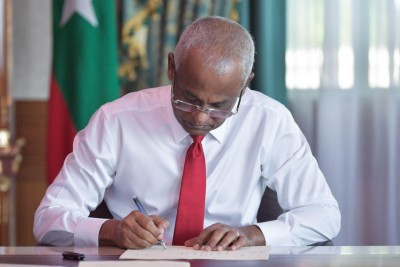 ތިން ބިލެއް ރައީސް ތަސްދީގުކުރައްވައިފި