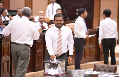 ކުއްލި ގޮތަކަށް މަޖިލިހުގެ ޖުމްލަ މެމްބަރުންގެ އަދަދާ ކުޅެން މި އުޅެނީ ރަނގަޅަށް؟
