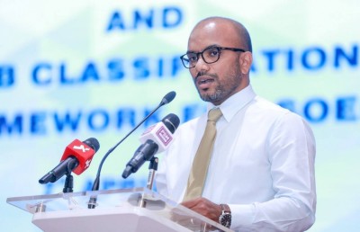 މި ސަރުކާރު ތަފާތީ ތަފާތު ކުރުމެއް ނެތި ކޮރަޕްޝަންގެ މައްސަލަތައް ބަލާތީ: އަމީރު