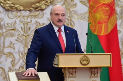 ބެލަރޫސްގެ ރައީސް ވަރަށް ސިއްރުން ރައީސްކަމުގެ ހުވާކުރައްވައިފި