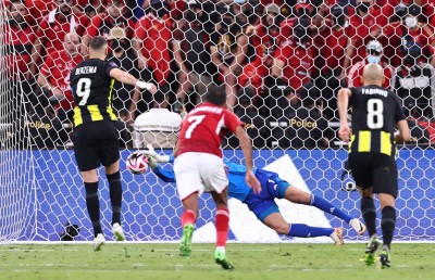 ބެންޒެމާގެ ޕެނަލްޓީ ނާކާމިޔާބުވެ، ކްލަބް ވޯލްޑް ކަޕުން ކަޓައިފި