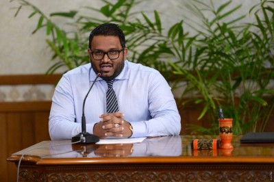 ހިޔާނާތުގެ ފައިސާ ނުލިބޭ ސިޔާސީ ޕާޓީއެއް ނެތް: އަދީބު