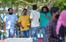 ގިނަ އޮފިޝަލުން ކަރަންޓީންގައި ތިބުމުން ވިލުފުށީގައި ވޯޓުލާން ފެށީ 11:45 ގައި