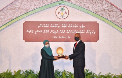 މޫމިނާއްތަ؛ ރާއްޖޭން އިއްވި ދުނިޔޭގެ ފުރަތަމަ އަންހެން ފުޓްބޯޅަ ކޮމަންޓޭޓަރުގެ އަޑު