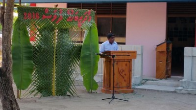 ޓީޗަރެއްގެ އާދަޔާ ހިލާފު ހިތްވަރެއް، ކިޔަވައިދޭން ދިޔައީ މޫދުގައި ހިނގާފައި
