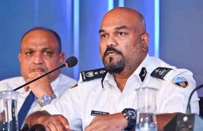 ބޮޑެތި ވިޔަފާރިތަކުގެ ކޮންޓެއިނާތައް ސައިޓަށް ގެންގޮސް ކްލިއާކުރަން ފަށަނީ