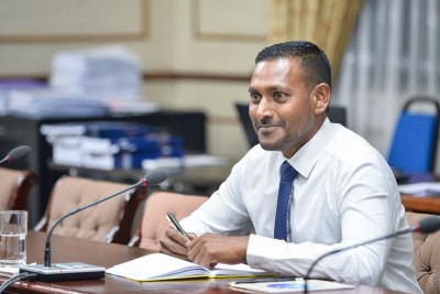 ޕީޖީ ނޫސްވެރިންނަށް ގޮވާލެއްވީ ފޮތް ކިޔައި، ކަންކަން ދިރާސާކުރުމަށް!