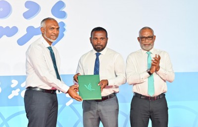 އިނގިލި ބުރިކޮށްލިޔަސް އަޅުގަނޑާ ދެކޮޅަށް ވޯޓު ނުދޭނެ އެމްޑީޕީގެ މެމްބަރުން އެބަތިބި: ރައީސް