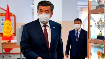 ކިރްގިސްތާނުގެ ސަރުކާރާ ދެކޮޅަށް ބޭއްވި މުޒާހަރާތަކަށް ފަހު ރައީސް އިސްތިއުފާ ދެއްވައިފި