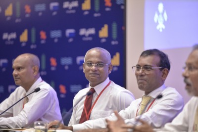 ނަޝީދު ވިދާޅުވަނީ އެމަނިކުފާނު ކަމެއް ފަށާއިރު ރައީސް ސޯލިހު އަރިހު އައްސަވަން ނުޖެހޭކަމަށް