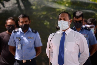 ޑްރަގް ވިޔަފާރިވެރިން ޝަރުއީ މަރުހަލާގައި ދޫވާތީ މިނިސްޓަރު ކަންބޮޑުވެއްޖެ