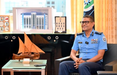 ޕާކިން ބިލްޑިންތައް ހަދާ ނިމެންދެން ސްޓިކާ ޖެހުން ހުއްޓާލައިފި