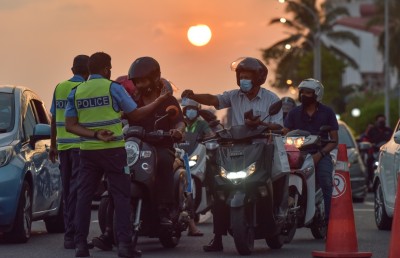 ޕާކިން ބިލްޑިންތައް ހަދާ ނިމެންދެން ސްޓިކާ ޖެހުން ހުއްޓާލައިފި