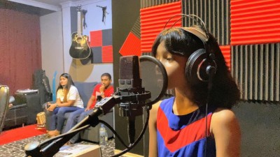 މަހްލޫފާއި ދަރިފުޅު އެލީގެ އަޑުން "ކިޔާދޫ ތަކުން މީ" ގެ ކަވާއެއް!