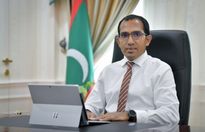 ބޮޑެތި ފާޑުކިޔުންތަކާ އެކު ނަޝީދަށް މަލާމާތް!
